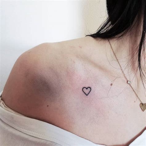 tatuajes pequeños clavicula|Tatuajes pequeños clavicula